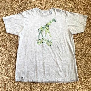 LRG 2XL GRAY T-SHIRT WORN ONCE STILL IN GREAT CONDITION